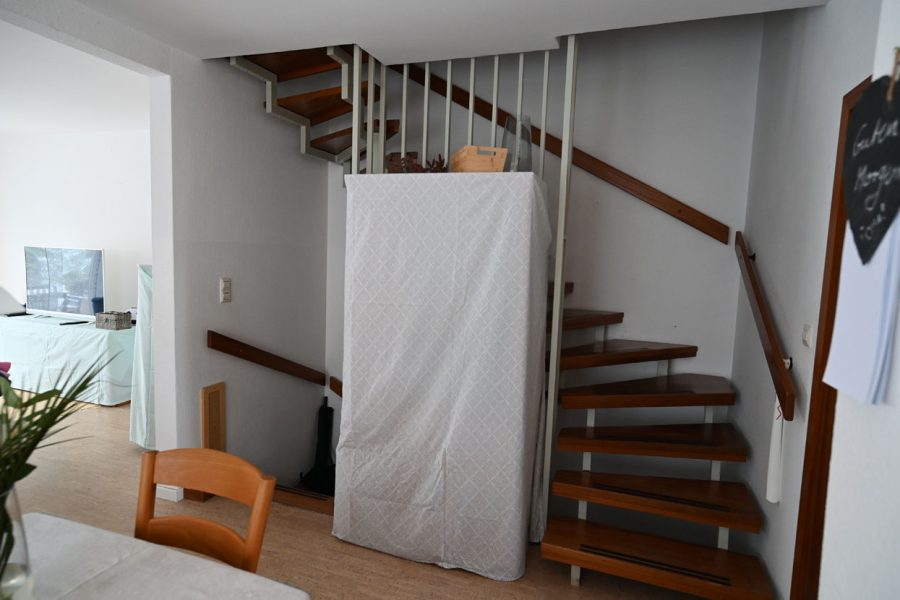 Treppe zum DG und Keller